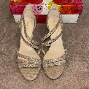 New Amelia Grace 9.5 Gold Rhinestone Strappy Dress Sandals